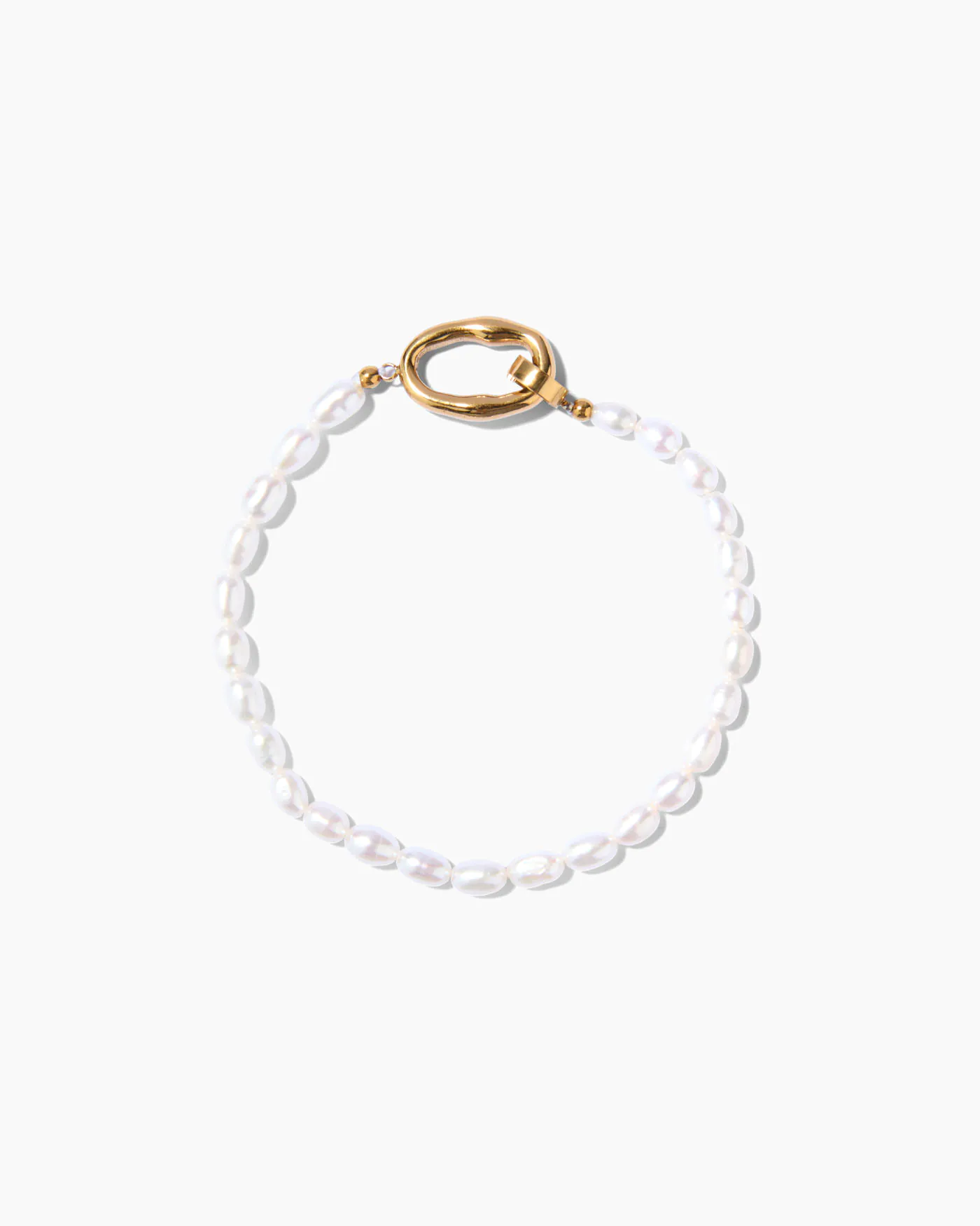 Bracciale con perle a riso e maglia dorata